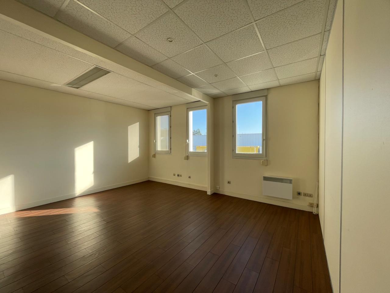 Bureau Ormes 768m² Location bureau Ormes Loiret OLBUR2112229 4